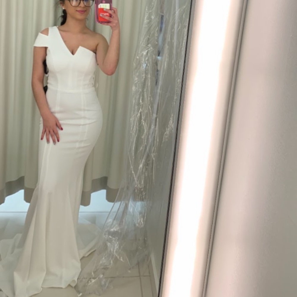 WHITE ELEGANT SIMPLE PROM DRESS